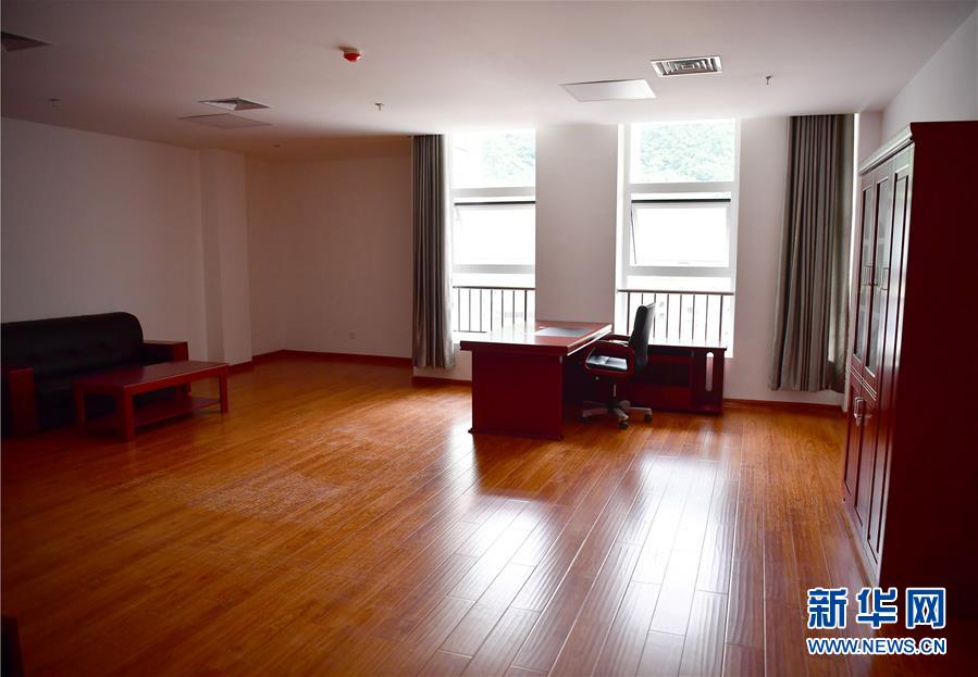 （新華視點(diǎn)&middot;圖文互動(dòng)）（6）學(xué)校建漂亮點(diǎn)本無(wú)錯(cuò)，為何這所&ldquo;豪華中學(xué)&rdquo;讓人困惑？