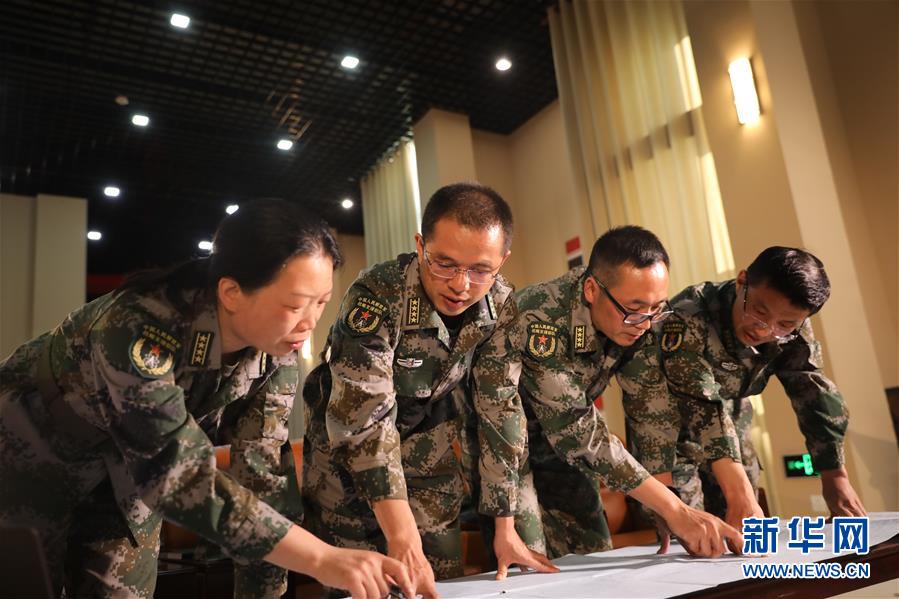 (圖文互動(dòng))(1)對(duì)黨赤“淳” 為國(guó)志“靜”——記戰(zhàn)略支援部隊(duì)某部高級(jí)工程師淳靜