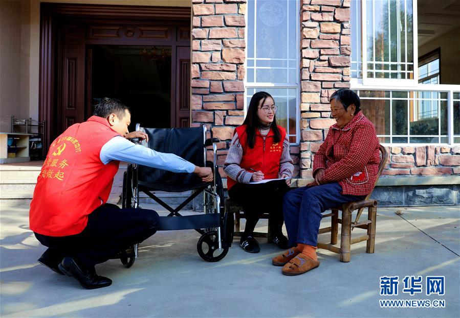 (新華全媒頭條·總書記推動的改革身邊事·行政體制改革篇·圖文互動)(4)特寫:追問“一件事”