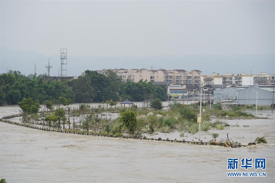 (防汛抗洪·圖文互動(dòng))(2)遭遇罕見連續(xù)性暴雨 四川全力應(yīng)對(duì)汛情