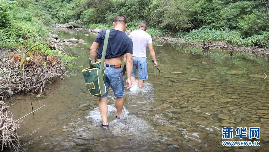（高溫下的勞動者&middot;圖文互動）（1）高溫襲來，他們用雙手守護貧困大山