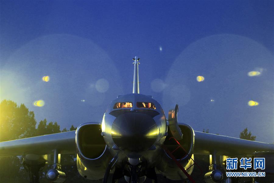 （在習(xí)近平強(qiáng)軍思想指引下&middot;我們在戰(zhàn)位報(bào)告&middot;圖文互動）（3）雷霆&ldquo;戰(zhàn)神&rdquo;向戰(zhàn)而飛&mdash;&mdash;空軍航空兵某師牢記囑托備戰(zhàn)打仗記事