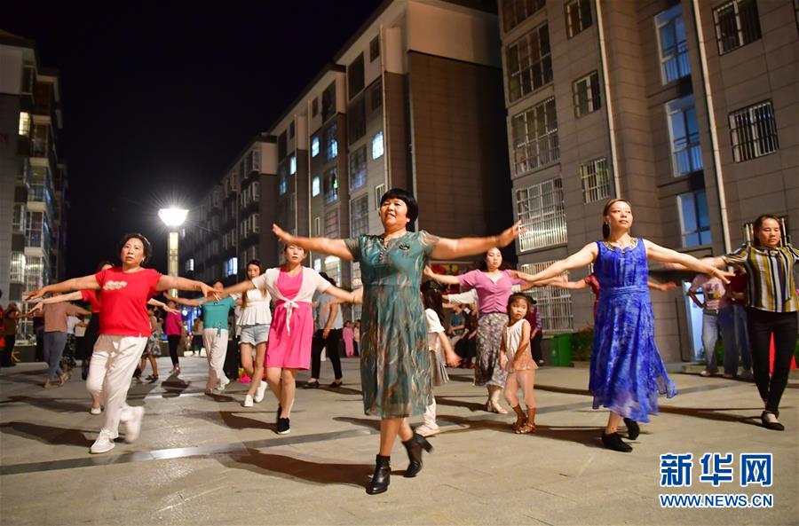 （走向我們的小康生活&middot;圖文互動(dòng)）（4）&ldquo;樓上過(guò)日子，樓下賺票子&rdquo;&mdash;&mdash;來(lái)自陜西安康的易地扶貧搬遷一線(xiàn)觀察