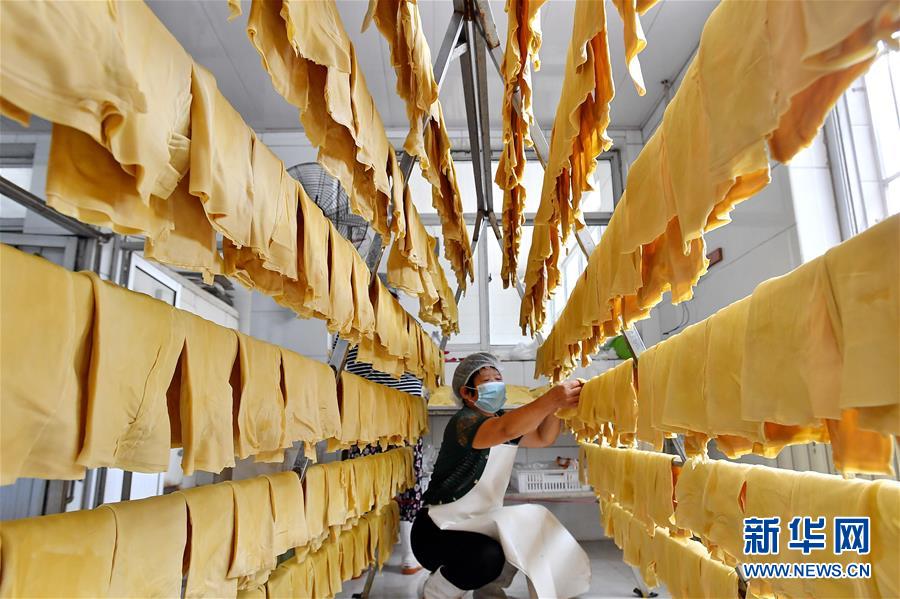 （新華全媒頭條&middot;走向我們的小康生活&middot;圖文互動(dòng)）（10）長城腳下，小康村串成&ldquo;珍珠鏈&rdquo;