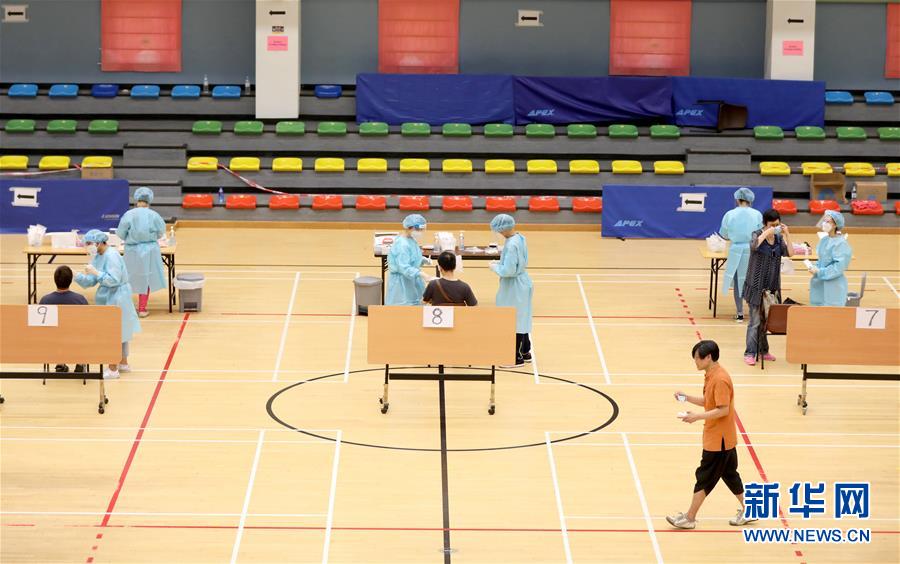 （圖文互動）（4）&ldquo;身為醫(yī)護(hù)人員一分子，應(yīng)該出來幫忙&rdquo;&mdash;&mdash;參與新冠病毒社區(qū)檢測的香港醫(yī)護(hù)人員速寫