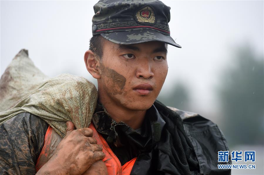 （在習近平新時代中國特色社會主義思想指引下&mdash;&mdash;新時代新作為新篇章&middot;習近平總書記關切事&middot;圖文互動）（6）一切為了人民&mdash;&mdash;寫在全國防汛救災取得階段性重大勝利之時