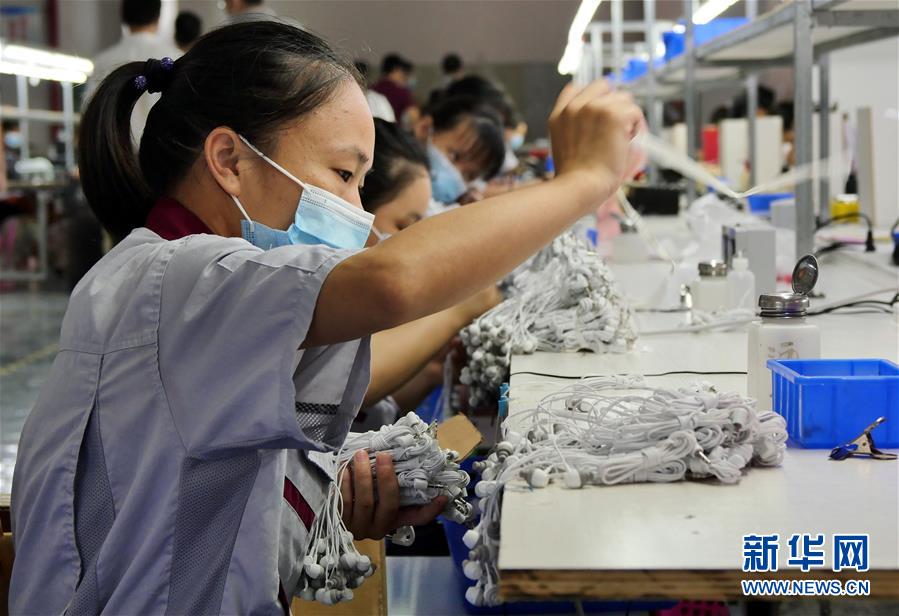 （決戰(zhàn)決勝脫貧攻堅&middot;圖文互動）（12）同飲一江水 攜手&ldquo;斬窮根&rdquo;&mdash;&mdash;深圳對口廣西河池、百色扶貧協(xié)作見聞