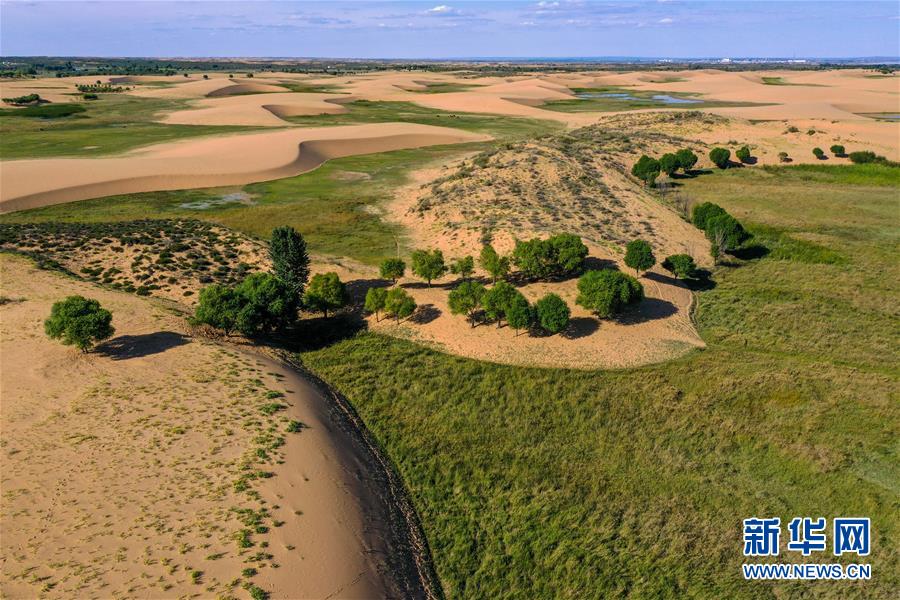 （在習(xí)近平新時代中國特色社會主義思想指引下&mdash;&mdash;新時代新作為新篇章&middot;習(xí)近平總書記關(guān)切事&middot;圖文互動）（10）綠意，在黃沙中鋪展&mdash;&mdash;我國防沙治沙紀(jì)實