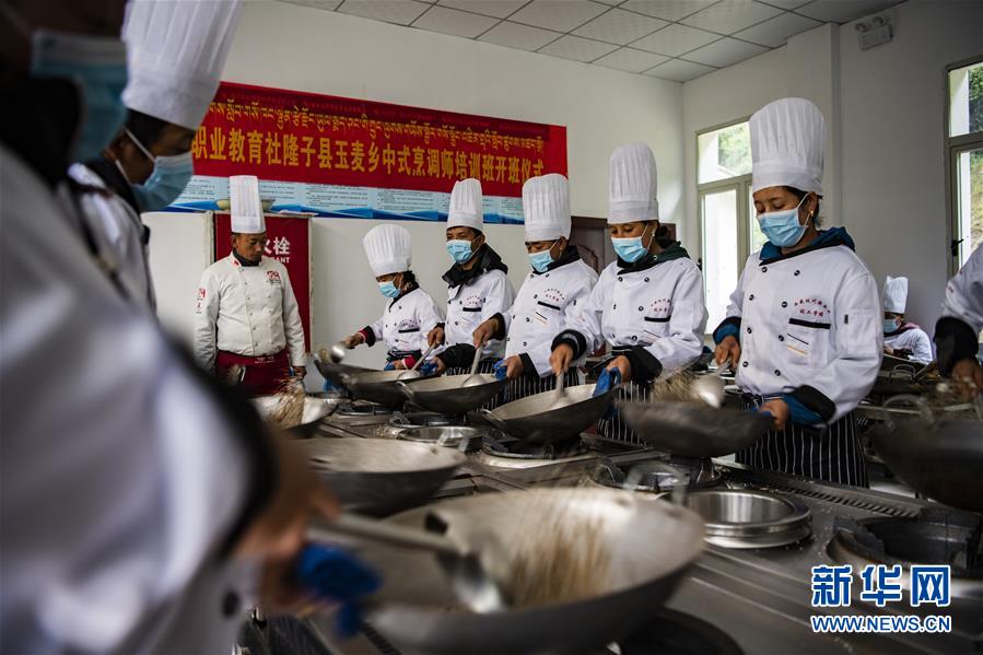 （新華全媒頭條&middot;走向我們的小康生活&middot;圖文互動(dòng)）（2）扎西德勒，我們的新家園&mdash;&mdash;西藏易地扶貧搬遷搬出幸福美好新生活