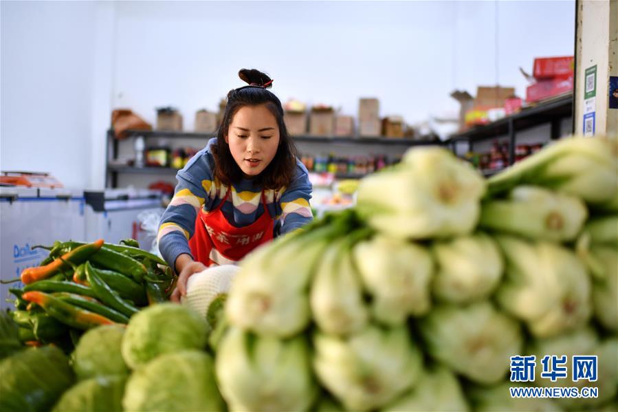 (西藏昌都解放70周年·圖文互動(dòng))(5)高原小鎮(zhèn)“搬”來(lái)一家“商業(yè)綜合體”