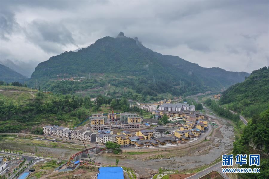 (集中連片特困地區(qū)貧困村調(diào)研行·圖文互動)(1)脫貧路上“跑”出幸福生活——重慶石柱土家族自治縣華溪村脫貧調(diào)查