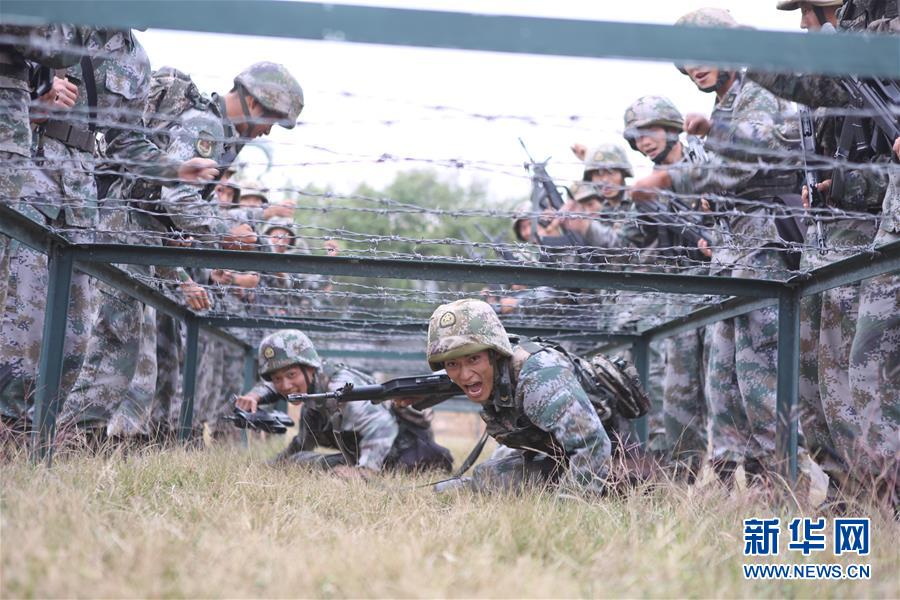 （在習(xí)近平強(qiáng)軍思想指引下&middot;我們?cè)趹?zhàn)位報(bào)告&middot;圖文互動(dòng)）（3）千里移防，鐵心跟黨走&mdash;&mdash;南部戰(zhàn)區(qū)陸軍第75集團(tuán)軍某紅軍旅政治建軍、練兵備戰(zhàn)記事