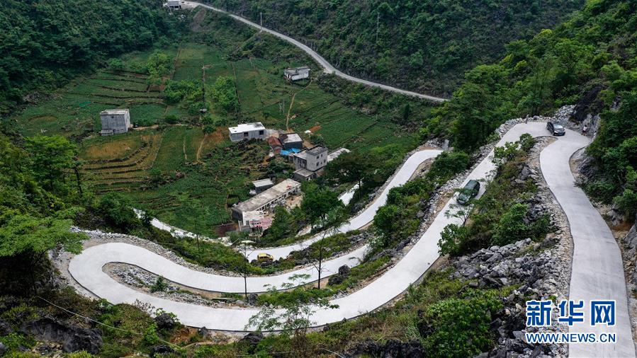 (新華全媒頭條·圖文互動(dòng))(11)決戰(zhàn)千山萬弄間——廣西“極貧角落”最后攻堅(jiān)記