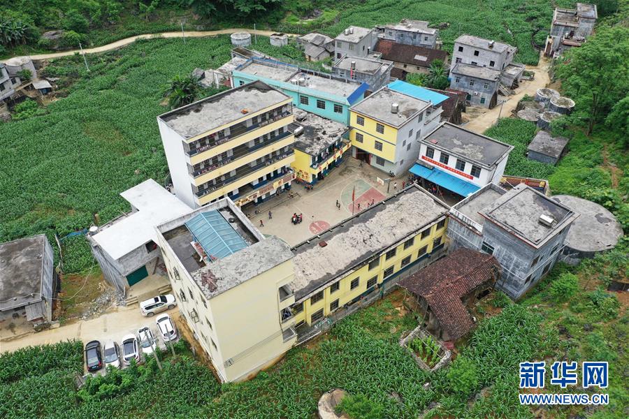 (新華全媒頭條·圖文互動(dòng))(14)決戰(zhàn)千山萬弄間——廣西“極貧角落”最后攻堅(jiān)記