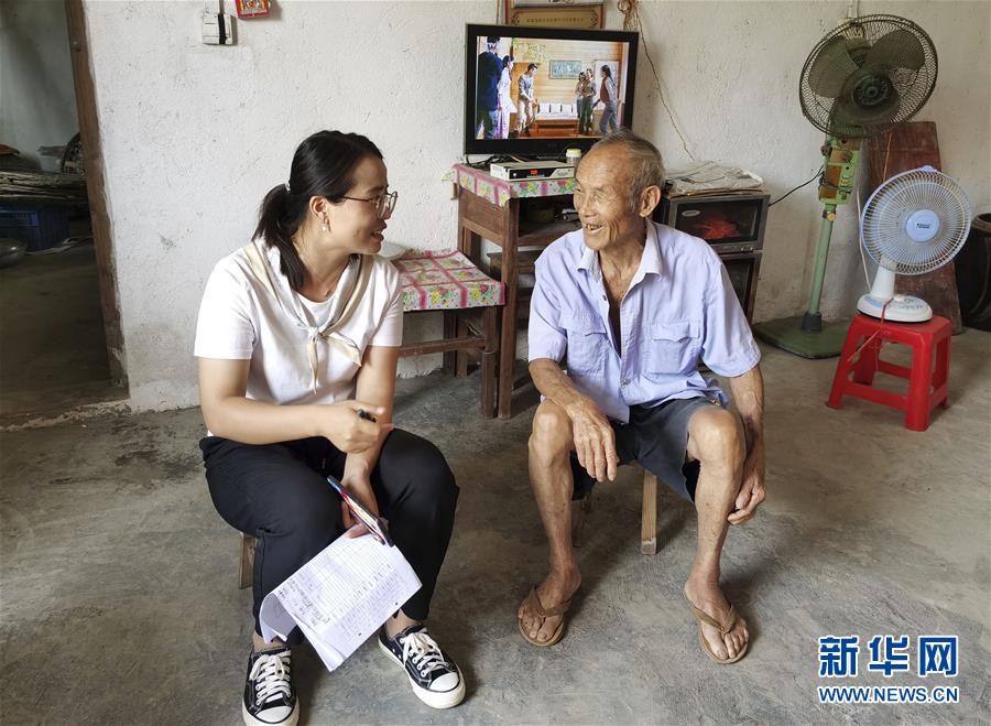 (決戰(zhàn)決勝脫貧攻堅·圖文互動)(1)“90后”駐村第一書記李秀媛:因戶施策才能“不落一人”