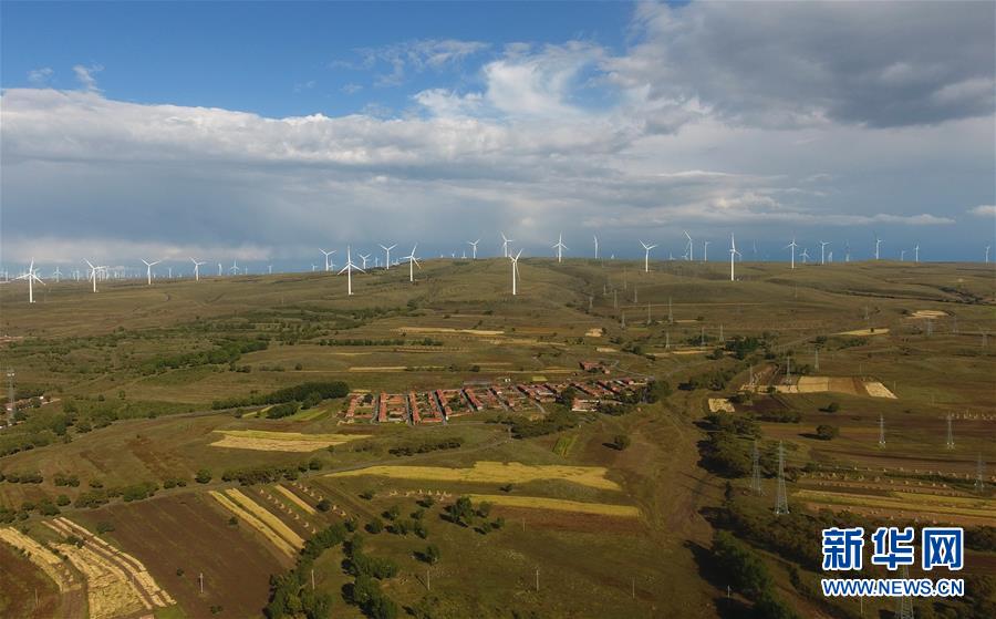 (新華全媒頭條·圖文互動)(2)擘畫新藍(lán)圖 開啟新征程——寫在黨的十九屆五中全會召開之際