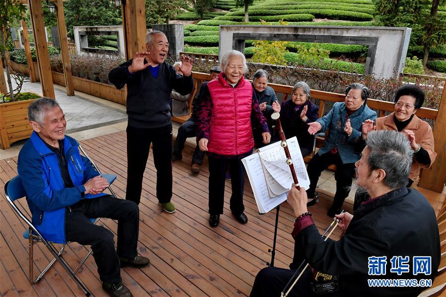 （新華全媒頭條&middot;圖文互動）（1）偉大旗幟引領歷史巨變&mdash;&mdash;習近平新時代中國特色社會主義思想指引&ldquo;十三五&rdquo;經(jīng)濟社會發(fā)展述評