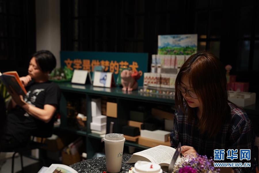 (新華全媒頭條·圖文互動(dòng))(6)我們都是讀者——促進(jìn)全民閱讀 構(gòu)建書(shū)香社會(huì)