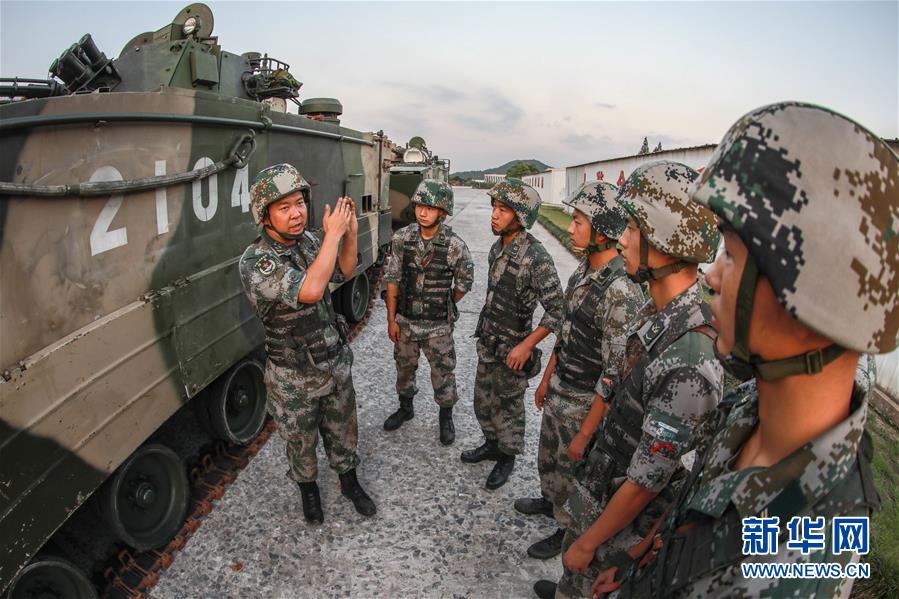 (圖文互動(dòng))(2)新時(shí)代的“勝戰(zhàn)先鋒”——第72集團(tuán)軍某旅兩棲裝甲技師譚斌生死沖鋒盡顯勝戰(zhàn)本色