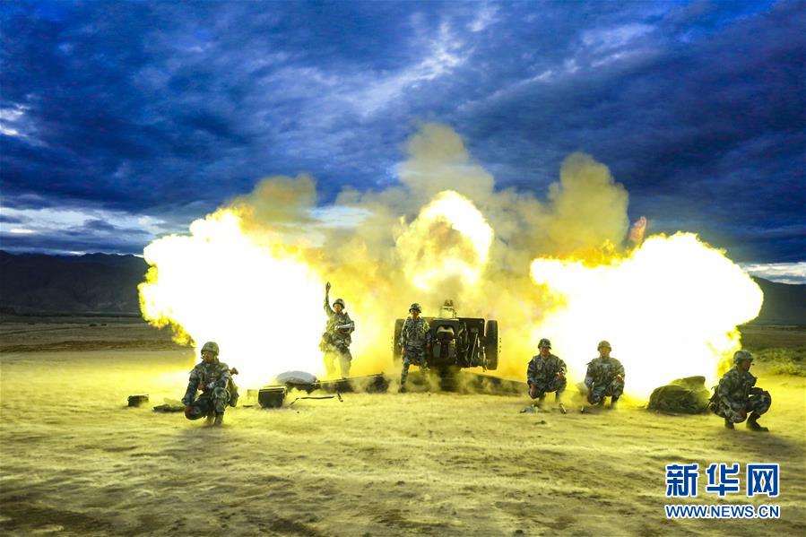 （在習(xí)近平強(qiáng)軍思想指引下&middot;我們?cè)趹?zhàn)位報(bào)告&middot;圖文互動(dòng)）（1）朵朵傘花綻放，勝戰(zhàn)精兵天降&mdash;&mdash;空降兵部隊(duì)某旅教導(dǎo)員余海龍帶領(lǐng)官兵傳承黃繼光精神記事