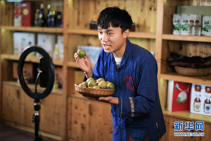 （在習(xí)近平新時(shí)代中國(guó)特色社會(huì)主義思想指引下&mdash;&mdash;新時(shí)代新作為新篇章&middot;習(xí)近平總書記關(guān)切事&middot;圖文互動(dòng)）（5）精準(zhǔn)扶貧7年，十八洞村&ldquo;長(zhǎng)&rdquo;出10余種新職業(yè)