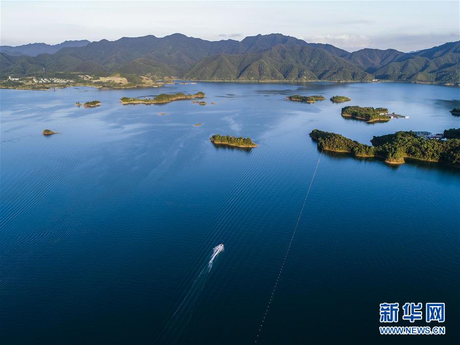 （新華全媒頭條&middot;圖文互動）（9）歷史交匯點上的宏偉藍圖 &mdash;&mdash;《中共中央關(guān)于制定國民經(jīng)濟和社會發(fā)展第十四個五年規(guī)劃和二〇三五年遠(yuǎn)景目標(biāo)的建議》誕生記