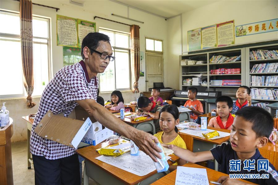（新華全媒頭條&middot;圖文互動）（12）歷史交匯點上的宏偉藍圖&mdash;&mdash;《中共中央關(guān)于制定國民經(jīng)濟和社會發(fā)展第十四個五年規(guī)劃和二〇三五年遠(yuǎn)景目標(biāo)的建議》誕生記