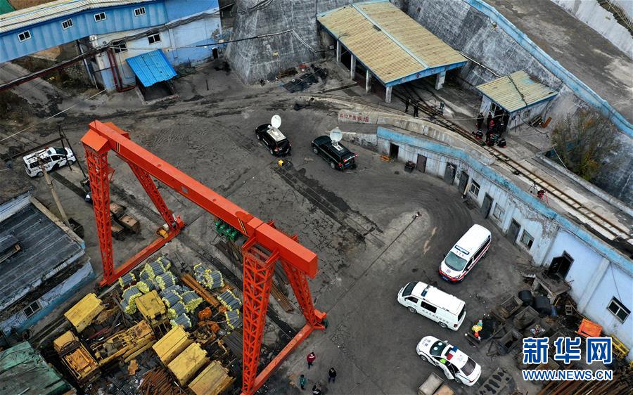 （新華網(wǎng)）（2）陜西銅川&ldquo;11&middot;4&rdquo;喬子梁煤礦事故4名遇難礦工遺體升井