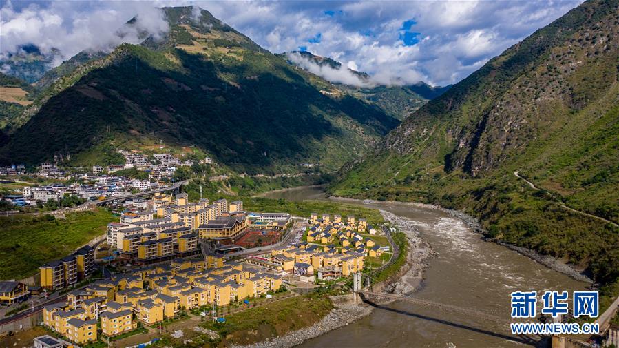 （決戰(zhàn)決勝脫貧攻堅(jiān)&middot;圖文互動(dòng)）（4）搬遷點(diǎn)的快樂事&mdash;&mdash;云南努力讓搬遷群眾安居樂業(yè)