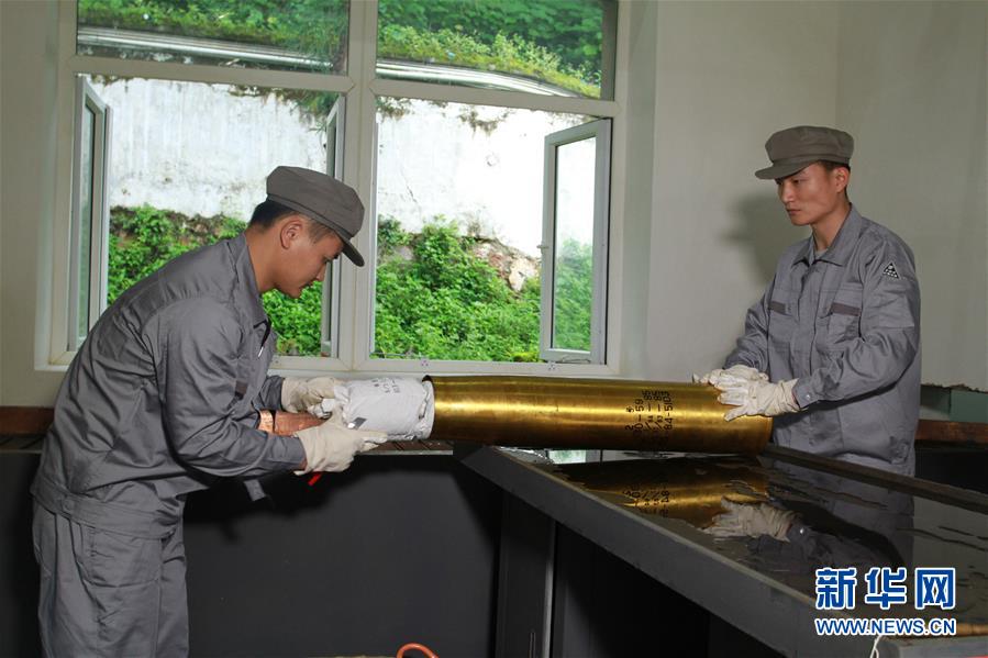 (在習近平強軍思想指引下·我們在戰(zhàn)位報告·圖文互動)(2)牢記統(tǒng)帥囑托 做刀尖上的舞者——記聯(lián)勤保障部隊某報廢武器彈藥銷毀站參謀長陳雪禮