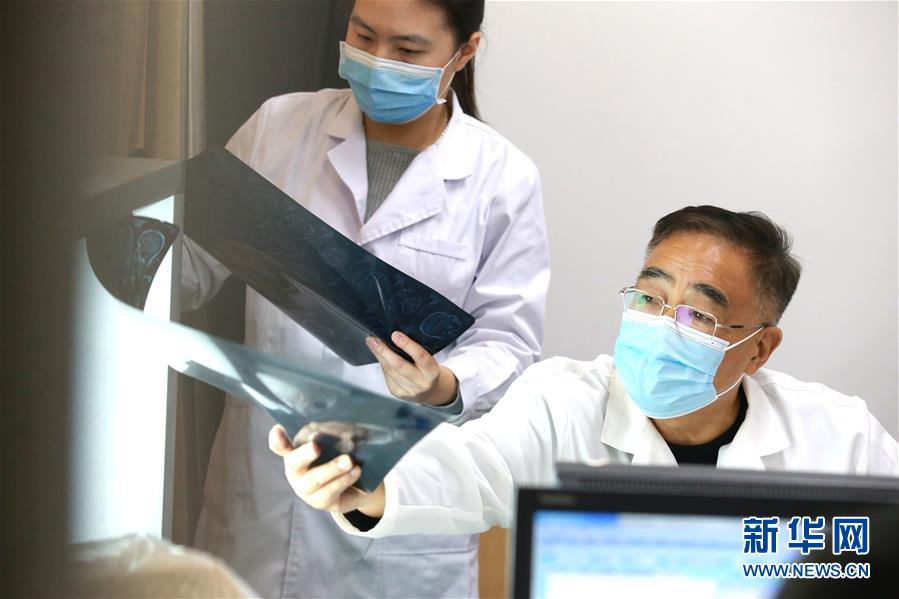(抗疫先進(jìn)事跡·圖文互動)(2)張伯禮:用“中國方案”抗擊疫情