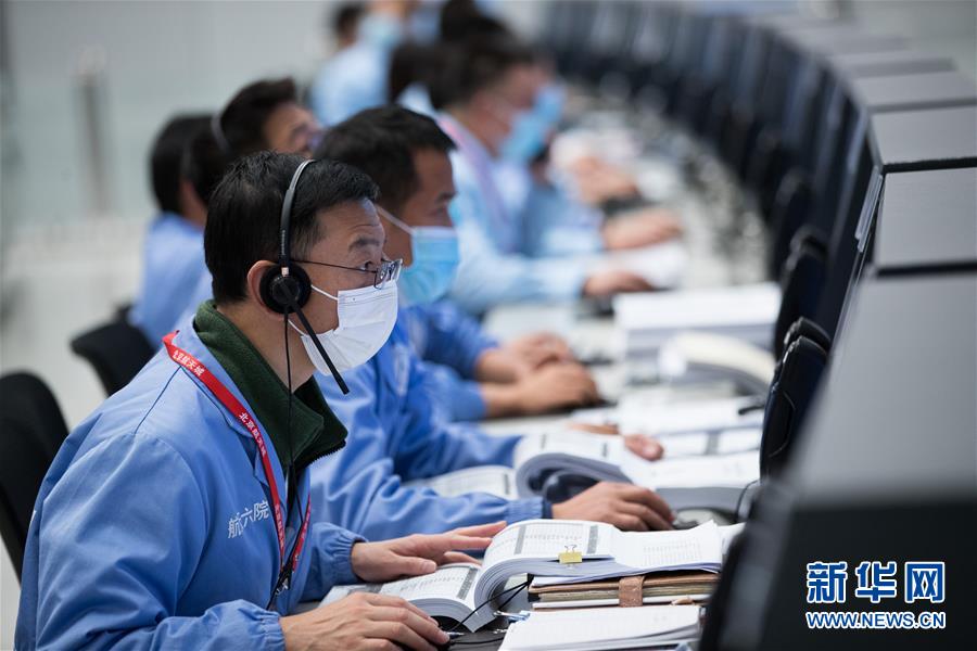 (嫦娥五號探月)(7)嫦娥五號探測器實施動力下降并成功著陸