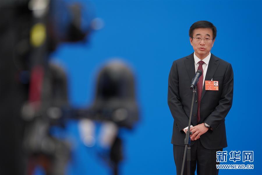 （兩會&middot;政協(xié)開幕&middot;XHDW）（2）接受采訪