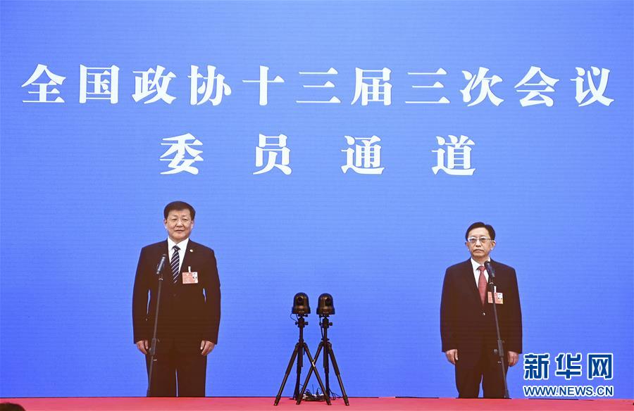 （兩會(huì)&middot;XHDW）（12）接受采訪(fǎng)