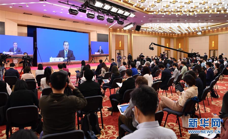 （兩會&middot;XHDW）（10）國務委員兼外交部長王毅回答中外記者提問