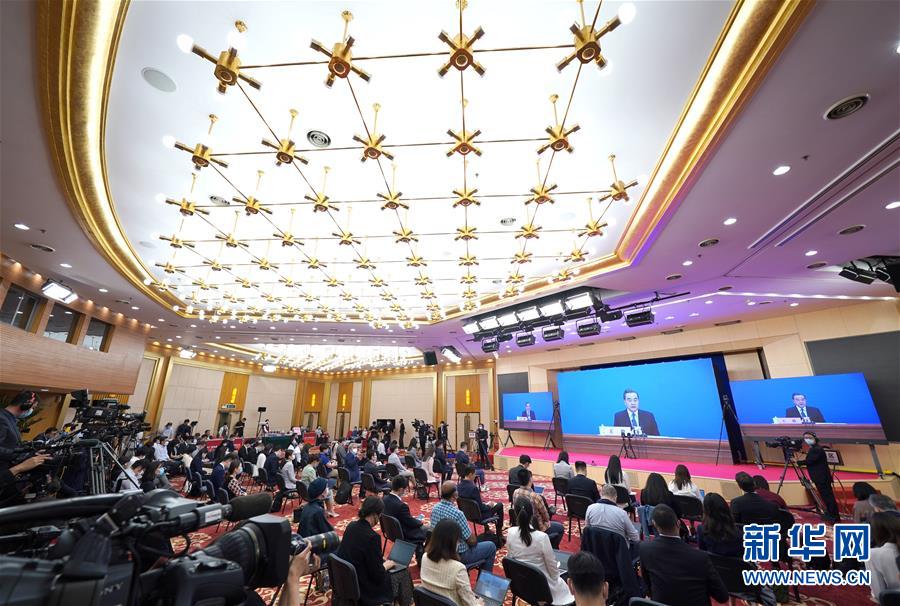 （兩會&middot;XHDW）（16）國務(wù)委員兼外交部長王毅回答中外記者提問