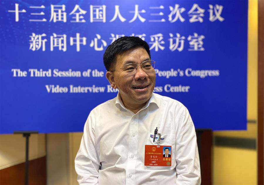 （兩會(huì)&middot;熱點(diǎn)畫報(bào)）（9）代表委員建言統(tǒng)籌做好經(jīng)濟(jì)社會(huì)發(fā)展工作