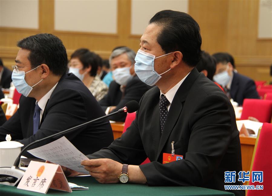 （兩會(huì)&middot;熱點(diǎn)畫報(bào)）（11）代表委員建言統(tǒng)籌做好經(jīng)濟(jì)社會(huì)發(fā)展工作