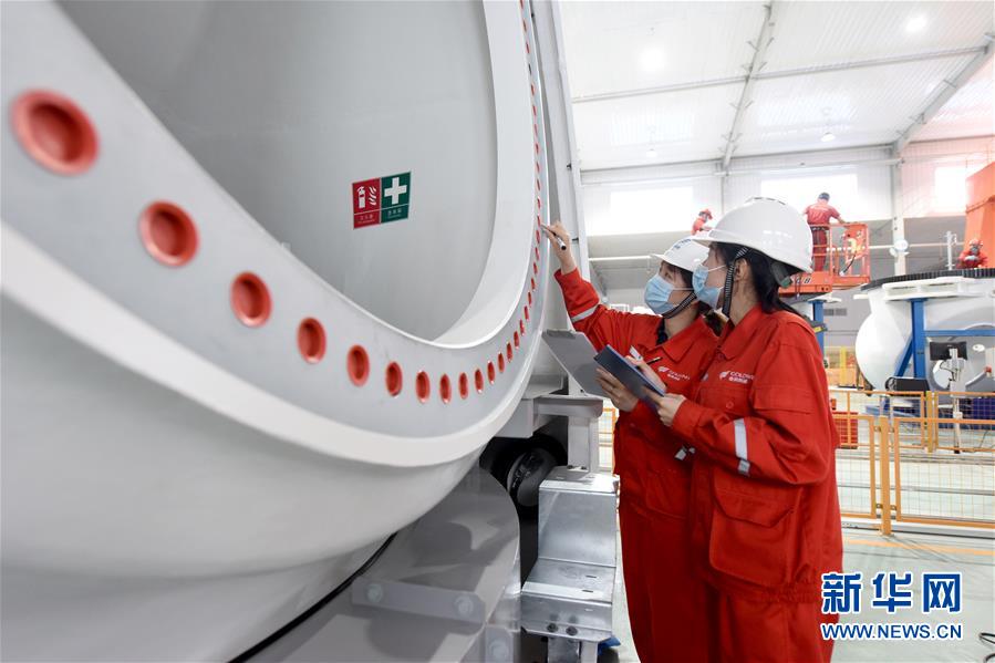 （兩會(huì)&middot;熱點(diǎn)畫報(bào)）（16）代表委員建言統(tǒng)籌做好經(jīng)濟(jì)社會(huì)發(fā)展工作