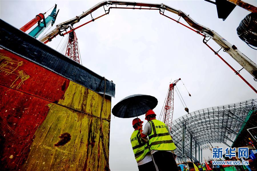 （兩會(huì)&middot;熱點(diǎn)畫(huà)報(bào)）（20）代表委員建言統(tǒng)籌做好經(jīng)濟(jì)社會(huì)發(fā)展工作