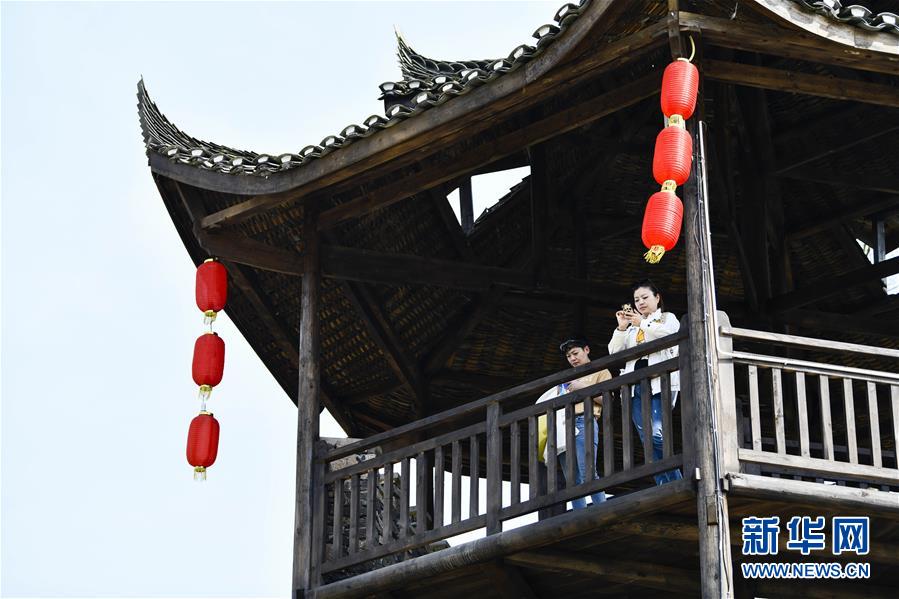 （新華全媒頭條&middot;圖文互動）（20）從人民中汲取磅礴力量&mdash;&mdash;習(xí)近平總書記同出席2020年全國兩會人大代表、政協(xié)委員共商國是紀(jì)實(shí)