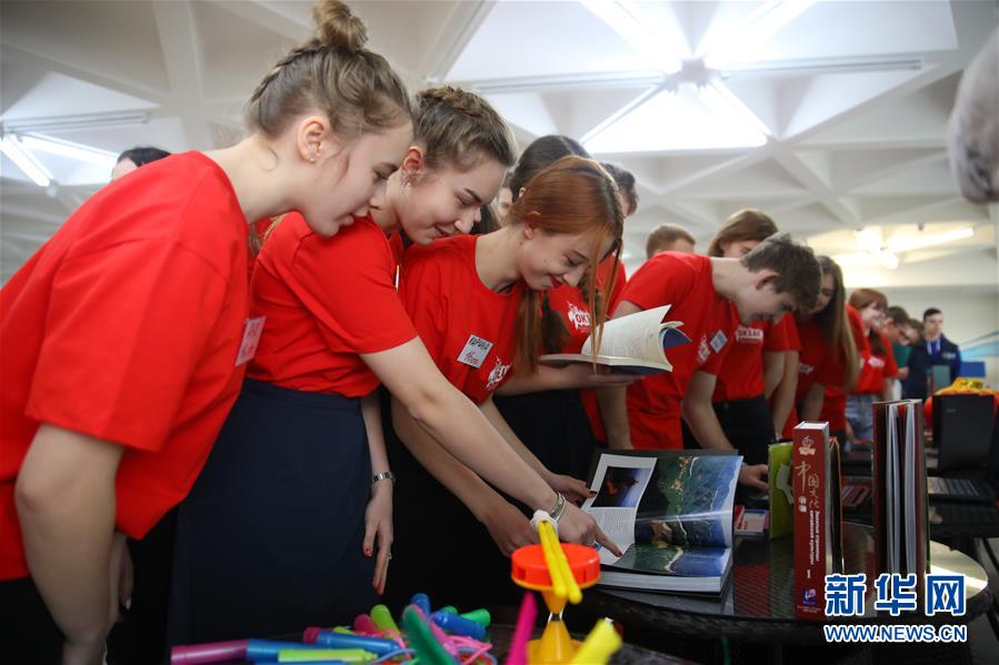 （新華全媒頭條&middot;出訪&middot;側(cè)記&middot;圖文互動(dòng)）（2）你好老朋友！開(kāi)啟新時(shí)代！&mdash;&mdash;習(xí)近平主席和普京總統(tǒng)引領(lǐng)中俄全面戰(zhàn)略協(xié)作伙伴關(guān)系邁入新時(shí)代