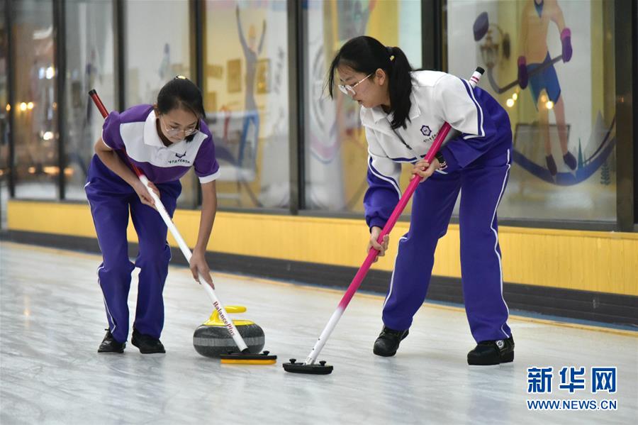 （體育&middot;圖文互動）（4）（在習(xí)近平新時代中國特色社會主義思想指引下&mdash;&mdash;新時代新作為新篇章&middot;總書記關(guān)心的百姓身邊事）奔跑吧，少年！&mdash;&mdash;體育讓孩子們插上強(qiáng)壯的翅膀（配本社同題文字稿）