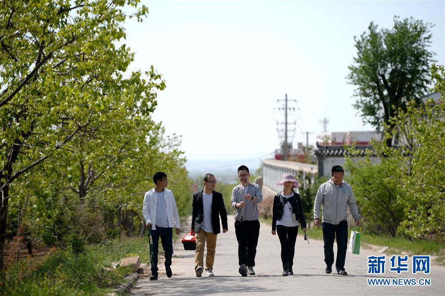 (在習(xí)近平新時(shí)代中國(guó)特色社會(huì)主義思想指引下——新時(shí)代新作為新篇章·總書(shū)記關(guān)心的百姓身邊事·圖文互動(dòng))(5)“農(nóng)”字頭照樣“大”作為——豐收時(shí)節(jié)看涉農(nóng)高校人才在希望的田野