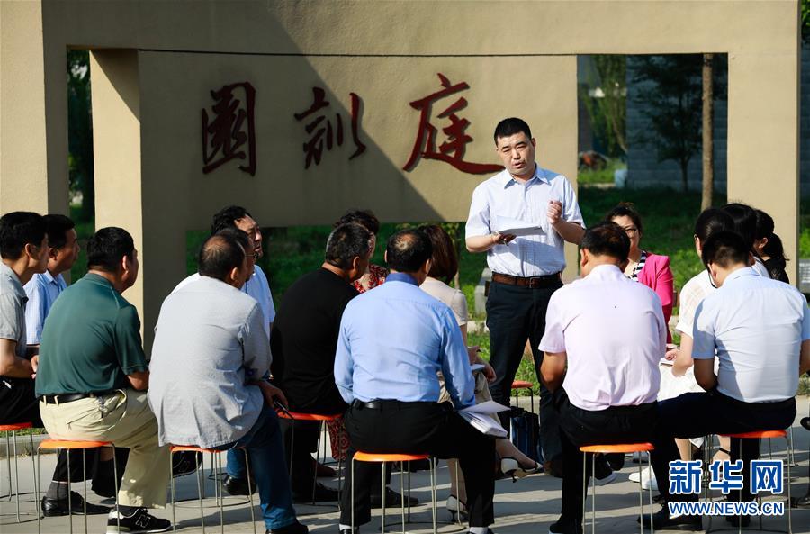 (新華全媒頭條·圖文互動)(10)開啟法治中國新時代——以習(xí)近平同志為核心的黨中央推進(jìn)全面依法治國紀(jì)實