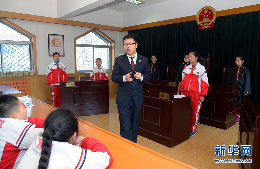 (新華全媒頭條·圖文互動)(1)開啟法治中國新時代——以習(xí)近平同志為核心的黨中央推進(jìn)全面依法治國紀(jì)實