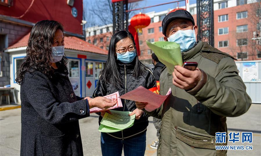 （在習近平新時代中國特色社會主義思想指引下&mdash;&mdash;新時代新作為新篇章&middot;習近平總書記關切事）（6）&ldquo;平凡英雄&rdquo;的力量&mdash;&mdash;致敬堅守戰(zhàn)&ldquo;疫&rdquo;一線的社區(qū)工作者 