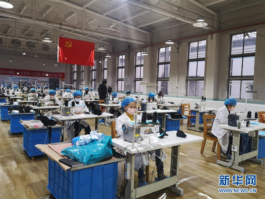（在習近平新時代中國特色社會主義思想指引下&mdash;&mdash;新時代新作為新篇章&middot;習近平總書記關(guān)切事&middot;圖文互動）（11）口罩擋不住你的美&mdash;&mdash;戰(zhàn)&ldquo;疫&rdquo;一線巾幗掠影