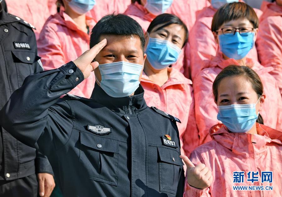 （習(xí)近平致敬的戰(zhàn)&ldquo;疫&rdquo;英雄&middot;公安干警篇&middot;圖文互動）（1）他們，抗疫一線鑄警魂