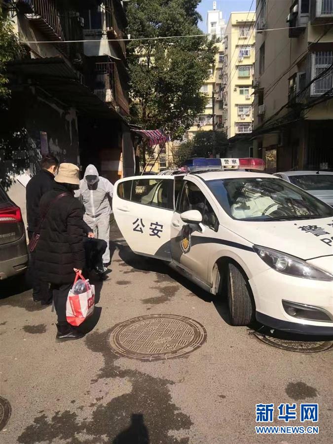 （習(xí)近平致敬的戰(zhàn)&ldquo;疫&rdquo;英雄&middot;公安干警篇&middot;圖文互動）（5）他們，抗疫一線鑄警魂